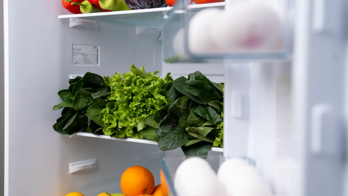 Рулон туалетного паперу в холодильнику: дивний трюк, що рятує продукти і нерви