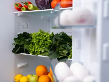 Рулон туалетного паперу в холодильнику: дивний трюк, що рятує продукти і нерви