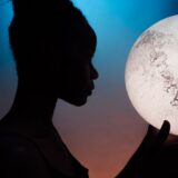 Життя налагоджується? Ось що готує Перша чверть Місяця у Терезах