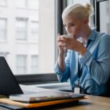 7 лайфхаків, щоб не “сплавитись” на роботі без кондиціонера