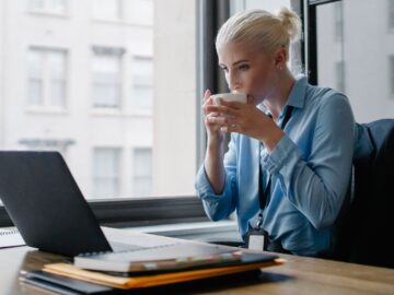 7 лайфхаків, щоб не “сплавитись” на роботі без кондиціонера