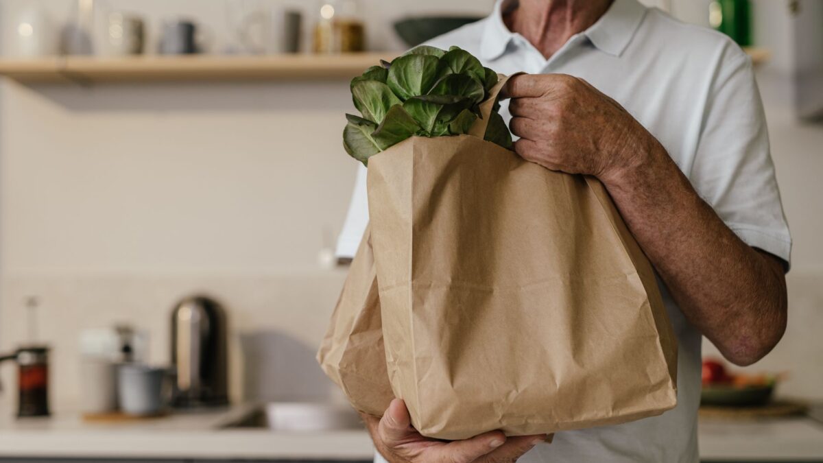2 продукти, які крадуть ваше здоров’я після 60: лікарі б’ють на сполох