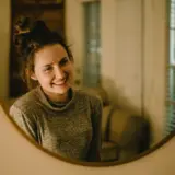 3 вечірні звички, що крадуть свіжість обличчя: перевірте себе