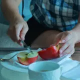 Що не так з вечірніми фруктами: 3 шокуючі факти про «корисний» перекус